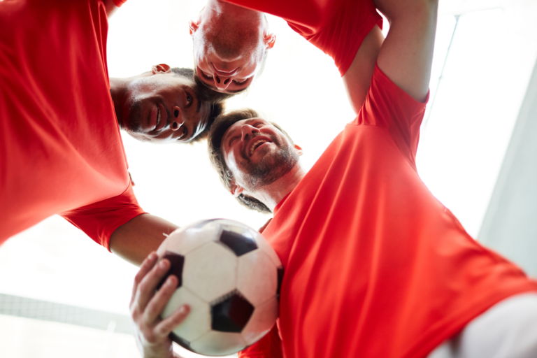 De kracht van verbinding: hoe samenwerking tussen sales en marketing voor succes zorgt. 